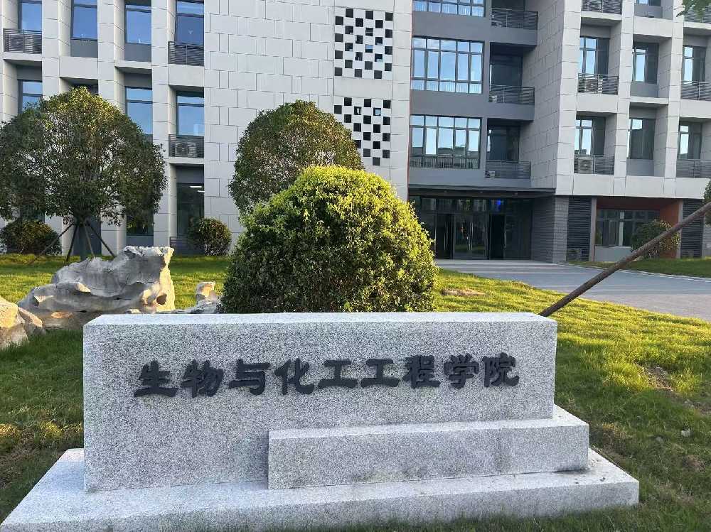 丰林县扬州职业大学体育场高杆灯项目